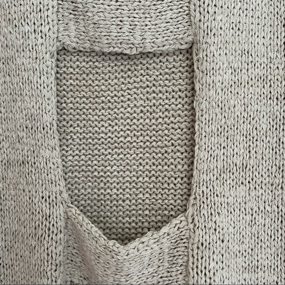 EMBOSSED • Chunky Knit Back Cutouts Sweater Beige • Size Small - Picture 4 of 8
